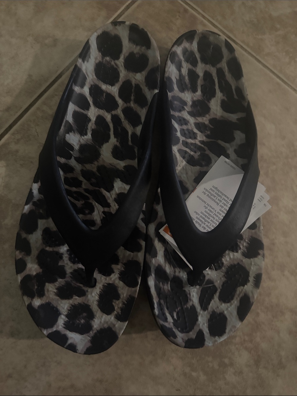 CROCS Women's Leopard Print Flip Flop Sandals - Black & Gray